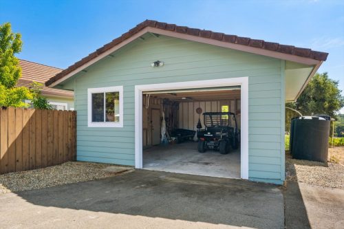 Barn/Detached Garage